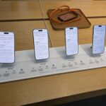 iPhone 17, iPhone Air, iPhone 17 Pro and iPhone 17 Pro Max on a display table in an Apple Store